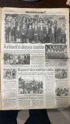 03 ŞUBAT 1999 - FOTOMAÇ SPOR GAZETESİ - TURKISH NEWSPAPER - DOĞUM GÜNÜ /HEDİYESİ - EKSİKSİZ TAM TAKIM GAZETELERİ - GÜRBÜZ REFİOĞLU - ÖMER ÇAVUŞOĞLU - SERGEN - METİN DİYADİN - ORHAN VURAL - DIMAS - İBRAHİM KUTLUAY - FERRUH TANAY - HÖGH - UCHE - CAMILLA - SEFER DENİZ - FEVZİ - ATEŞ ÜNAL ERZEN - M.ALI YILMAZ - HAKAN ŞÜKÜR - DEL SOLAR - ALPAY - RAHİM - BARİŞ MANÇO  TARAFTAR - FOTOMAÇ - HİPODROM - PUANLI KOŞU REHBERİ - ALTILI BORSASI - BOMBA KÖŞESİ - SON DAKİKA TÜYOLARI - AT YARIŞI SONUÇLARI - CİM-BOM’DAN KANARYA’YA TAŞ - TÜRKİYE KUPASI YARI FİNAL - KARTAL’IN MORALİ - İSTATİSTİK - KURA ÇEKİLİYOR - GALATASARAYLILAR HAKAN’A SAHİP ÇIKTI - LÖW’ÜN FENER’İ GALİBİYETE ABONE  BEŞİKTAŞ 0-0 KOCAELİSPOR - BEŞİKTAŞ 2-1 KOCAELİSPOR (İLK MAÇ) - FENERBAHÇE 2-0 GENÇLERBİRLİĞİ - ÇANAKKALE DARDANEL 2-1 FENERBAHÇE - AYŞENUR TAŞBAKAN - NERMIN TAN - ERSUN YANAL - REHA - KANTARCIOĞLU - MEHMET KORKMAZ - MEHMET ÖZHASEKİ - SELİM - YAŞAR DURAN - YÜCEL YILDIZ - TUGAY - HAGI - EMRE - SUAT - ATEŞ ÜNAL ERZEN - ADNAN POL