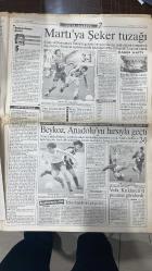 14 ŞUBAT 1999 - FOTOMAÇ SPOR GAZETESİ - TURKISH NEWSPAPER - DOĞUM GÜNÜ /HEDİYESİ - EKSİKSİZ TAM TAKIM GAZETELERİ -  GALATASARAY - KOCAELİSPOR - HAKAN ŞÜKÜR - HAGİ - ARİF - MİRKOVİC - TUGAY - OKAN - POPESCU - FATİH TERİM - SERGEN - MOLDOVAN - FARUK SÜREN - MEHMET CANSUN - ÜMİT - ÜLKERSPOR - EFES PİLSEN - CİBONA - HÜSEYİN BESOK - İBRAHİM KUTLUAY - HARUN ERDENAY - BEŞİKTAŞ - SÜLEYMAN SEBA - TOSHACK - ERTUĞRUL - AMOKACHI - ALPAY - RAHİM - SELLAMİ - SERDAR - RÜŞTÜ  TARAFTAR - FOTOMAÇ - SEVGİLİLER GÜNÜ KUTLU OLSUN - HAKAN: KRALLIK BALİÇ’İN OLSUN - BEŞİKTAŞ GAZİANTEP’TE YİNE KAYBETTİ - GÖZYAŞLARI SİYAH BEYAZ - SEVGİLİLER GÜNÜ YARAMADI - I LOVE YOU TOSHACK - TRABZONSPOR BURSA’DA PATLAMA YAPACAK - FENERBAHÇE ADANA MAÇINA HAZIR - EROL BULUT “DALYA” DİYECEK - HAGİ BU SEFER EMİN DEĞİL - SERGEN İÇİNİ DÖKTÜ - SAFFET FUTBOLCU PAZARLAYACAK - FENERBAHÇE’DE İSPORTACILARA GÖZ HAPSİ - SERGEN: FUTBOLA MUCİZE ESERİ DÖNDÜM  KOCAELİSPOR 1-3 GALATASARAY (GOLLER: HAKAN ŞÜKÜR, HAGİ, ARİF) GAZİANTEPSPOR 2-0 BEŞİK