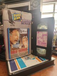 Aile Şerefi - Münir Özkul VHS kaset