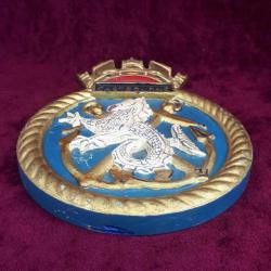 ANTİKA BİRLEŞİK KRALLIK KRALİYET DONANMASI HMS EASTBOURNE FIRKATEYNİ EL BOYAMA ALİMÜNYUM METAL GEMİ ARMASI