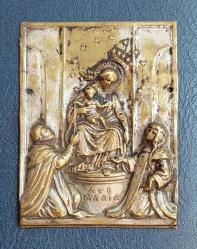 İtalya, Vintage Meryem Ana ve Çocuk İsa Dini Temalı Rölyef Plaka (Minyatür Kitap Tipi Papaz Tesbih Kutusu Kapağıdır.) Pirinç. 1900'ler.