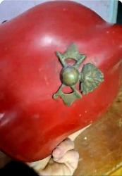 İtfaiyeci Kaskı,  1930/40 larda Kullanılmış,  Kaskların ikisinin  içinde isimler yazılı,  bakalit türü sert plâstik, kokart pirinç,  ense koruması deri..2 adet fiyatı.