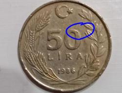 TÜRKİYE CUMHURİYETİ 1986 50 LİRA ( 50 RAKAMI BÜYÜK O RAKAMİNDA ÇAPAK VAR AY YILDIZ ÇERÇEVEYE YAKİN)