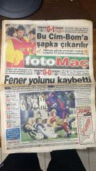 1 MART 1999 - FOTOMAÇ SPOR GAZETESİ - TURKISH NEWSPAPER - DOĞUM GÜNÜ HEDİYESİ  - EKSİKSİZ TAM TAKIM GAZETE - GALATASARAY - FARUK SÜREN - FATİH TERİM - HAGİ - TUGAY - OKAN - SUAT - K. HAKAN - ARİF - EMRE - BURAK - FENERBAHÇE - JOACHIM LÖW - SERGEN - BALİÇ - MOLDOVAN - RÜŞTÜ - TRABZONSPOR - MEHMET ALİ YILMAZ - CAMPBELL - ÜNAL - VUGRINEC - GORDON MILNE  TARAFTAR - FOTOMAÇ - GALATASARAY EKSİK KADROSUYLA LİDERLİĞİ ALDI - BURAK’IN FIRSATÇILIĞIYLA GALİBİYET - ARİF VE EMRE YILDIZLAŞTI - FENERBAHÇE KARABÜK’TE TAKILDI, LİDERLİĞİ KAPTIRDI - BALİÇ’İN GOLÜ İPTAL EDİLDİ - TRABZONSPOR’DA “TAMAM MI DEVAM MI?” TOPLANTISI - CAMPBELL İSYAN ETTİ - ÜNAL ŞARAP GİBİ - VUGRINEC SAKATLANDI - GORDON MILNE’İN DURUMU BELİRSİZ - SAKARYASPOR KOCAELİ’Yİ YENDİ - MİLLİ TAKIM BASKETBOLDA ÇEKLER’E FARK ATTI  ERZURUMSPOR 0-1 GALATASARAY (GOL: BURAK) KARABÜKSPOR 0-0 FENERBAHÇE İSTANBULSPOR 0-0 TRABZONSPOR SAKARYASPOR 1-0 KOCAELİSPOR (NIKOLOV 63. DK) - TARAFTAR - FOTOMAÇ - GALATASARAY EKSİK KADROSUYLA LİDERLİĞİ ALDI - BURA
