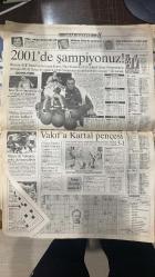 1 MART 1999 - FOTOMAÇ SPOR GAZETESİ - TURKISH NEWSPAPER - DOĞUM GÜNÜ HEDİYESİ  - EKSİKSİZ TAM TAKIM GAZETE - GALATASARAY - FARUK SÜREN - FATİH TERİM - HAGİ - TUGAY - OKAN - SUAT - K. HAKAN - ARİF - EMRE - BURAK - FENERBAHÇE - JOACHIM LÖW - SERGEN - BALİÇ - MOLDOVAN - RÜŞTÜ - TRABZONSPOR - MEHMET ALİ YILMAZ - CAMPBELL - ÜNAL - VUGRINEC - GORDON MILNE  TARAFTAR - FOTOMAÇ - GALATASARAY EKSİK KADROSUYLA LİDERLİĞİ ALDI - BURAK’IN FIRSATÇILIĞIYLA GALİBİYET - ARİF VE EMRE YILDIZLAŞTI - FENERBAHÇE KARABÜK’TE TAKILDI, LİDERLİĞİ KAPTIRDI - BALİÇ’İN GOLÜ İPTAL EDİLDİ - TRABZONSPOR’DA “TAMAM MI DEVAM MI?” TOPLANTISI - CAMPBELL İSYAN ETTİ - ÜNAL ŞARAP GİBİ - VUGRINEC SAKATLANDI - GORDON MILNE’İN DURUMU BELİRSİZ - SAKARYASPOR KOCAELİ’Yİ YENDİ - MİLLİ TAKIM BASKETBOLDA ÇEKLER’E FARK ATTI  ERZURUMSPOR 0-1 GALATASARAY (GOL: BURAK) KARABÜKSPOR 0-0 FENERBAHÇE İSTANBULSPOR 0-0 TRABZONSPOR SAKARYASPOR 1-0 KOCAELİSPOR (NIKOLOV 63. DK) - TARAFTAR - FOTOMAÇ - GALATASARAY EKSİK KADROSUYLA LİDERLİĞİ ALDI - BURA