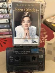 EBRU GÜNDEŞ - Tanrı Misafiri- 1993 Basım Kaset