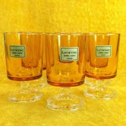 VINTAGE LUMINARC VERRERIE D'ARQUES FRANCE 6 ADET KEHRİBAR RENKLİ SHOT BARDAK , BİR TANESİNİN AYAK TABANINDA ATIK VAR