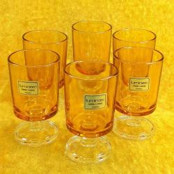 VINTAGE LUMINARC VERRERIE D'ARQUES FRANCE 6 ADET KEHRİBAR RENKLİ SHOT BARDAK , BİR TANESİNİN AYAK TABANINDA ATIK VAR
