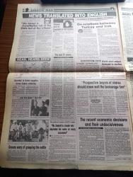 Gölge Adam Gazetesi - Turkish Newspaper - 1 8 Ekim 1990 - enerji bakanı Fahrettin Kurt erkeksen inkar etme - emanetçi Hüsamettin Cindoruk vefalı çıktı Süleyman Demirel başarılara imza atmış liderdir dedi - ünlü iş adamı Ali Koçman Türkiye'de ekonomik demokrasi sorunu var - 10 yıldır dilin manastırına kapanan yazar Murathan Mungan fotoğraf - Fatma Girik'in başarılı olması Genel Merkezi yeni arayışlara sürükledi - Zuhal Olcay Hale Soygazi Perihan Savaş SHP'den milletvekili adayı oluyor - İngilizce haber - NASA hesabına Boeing firması uzayda bitki yetiştirecek - trafik polisi Adnan Akın nasıl ördek yakalar - fotoğrafta adı SSCB büyükelçisi Albert Çernişev ile birlikte sık sık gündeme gelen Meltem Hakarar fotoğraf - Türk futbolu isporto'ya düştü - kulüplerde jübilelik yabancıların ve kalitesiz yerlilerin Karaborsası yapılıyor - kulüplerimizin Avrupa düzeneğe çıkabilmesi ekonomimizin ünlüleri Rahmi Koç Sakıp Sabancı Nejat Eczacıbaşı ve İnan Kıraç'a bağlı - Renault Mais 1990-91 Şeref kürsüsü