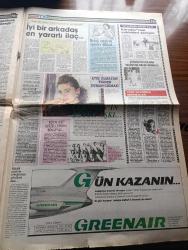 Gölge Adam Gazetesi - Turkish Newspaper - 1 8 Ekim 1990 - enerji bakanı Fahrettin Kurt erkeksen inkar etme - emanetçi Hüsamettin Cindoruk vefalı çıktı Süleyman Demirel başarılara imza atmış liderdir dedi - ünlü iş adamı Ali Koçman Türkiye'de ekonomik demokrasi sorunu var - 10 yıldır dilin manastırına kapanan yazar Murathan Mungan fotoğraf - Fatma Girik'in başarılı olması Genel Merkezi yeni arayışlara sürükledi - Zuhal Olcay Hale Soygazi Perihan Savaş SHP'den milletvekili adayı oluyor - İngilizce haber - NASA hesabına Boeing firması uzayda bitki yetiştirecek - trafik polisi Adnan Akın nasıl ördek yakalar - fotoğrafta adı SSCB büyükelçisi Albert Çernişev ile birlikte sık sık gündeme gelen Meltem Hakarar fotoğraf - Türk futbolu isporto'ya düştü - kulüplerde jübilelik yabancıların ve kalitesiz yerlilerin Karaborsası yapılıyor - kulüplerimizin Avrupa düzeneğe çıkabilmesi ekonomimizin ünlüleri Rahmi Koç Sakıp Sabancı Nejat Eczacıbaşı ve İnan Kıraç'a bağlı - Renault Mais 1990-91 Şeref kürsüsü