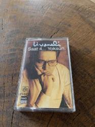 ZÜLFÜ LİVANELİ / SAAT 4 ... YOKSUN - KASET