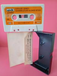 GÖKHAN GÜNEY* Garibin Çilesi ölünce Biter  / kaset no. 690  - Uzelli Alman Baskı-   kaset dinlenmiş olup gayet temizdir   /Fotoğrafı inceleyiniz