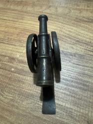 Antika Mini  Dekoratif Pirinç Masa Üstü Topu  Boy 13 cm Yükseklik 5,5 cm