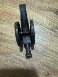 Antika Mini  Dekoratif Pirinç Masa Üstü Topu  Boy 13 cm Yükseklik 5,5 cm