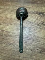 Antika El Dövmesi Bakır/Bronz Küçük Kepçe Boy 19 cm Tamamen el işçiliği ile dövülerek form verilmiş, geleneksel motiflere sahip antika servis/ölçek kepçesi Boy 19 cm