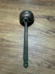 Antika El Dövmesi Bakır/Bronz Küçük Kepçe Boy 19 cm Tamamen el işçiliği ile dövülerek form verilmiş, geleneksel motiflere sahip antika servis/ölçek kepçesi Boy 19 cm