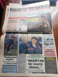 Gölge Adam Gazetesi - Turkish Newspaper - 21 28 Eylül 1992 - çıkarcı milletvekilleri ayağınızı denk alın - korkusuz bakan Cavit Çağlar yazan Nur Pınar - para krizi Türkiye'yi de peşinden sürüklüyor - en düşük asgari ücret bizde - Avrupa'nın alacağı karar Türkiye'yi nasıl etkiler - ordinaryus Lefter Küçükandonyadis 4 büyükleri uyardı dikkat kupalardan elenebiliriz - Mandela'dan zeytin dalı - tedavisi olmayan M.S. hastalığını yenen Ayşe İyison ve mucize diyeti - Beatrice Dalle sıradışı bir kişiliğe sahip Fotoğrafı - Yonca Evcimik fotoğraf - Lale Mansur filme katkısı olmayan yatak sahnesinde oynamam - dünyanın en eski sapıklığı tecavüz - tarihin tek yararlı korsanı Kristof Kolomb - İsrail başbakanı İzak Rabin Almanya'da - dedikodu rahatlatıyor ama - test erkeklerin idealindeki kadın mısınız - Botev'i tek başına yıkan Sakaryalı Türkiye'nin gözdesi kralların Kralı Aykut Kocaman Fotoğrafı - Galatasaray'da yeni dönem - kupada tur 180 dakikadır - Trabzonsporlu Ünal Karaman profesyonel değilim