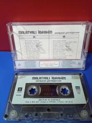 MALATYALI İBRAHİM* PERİŞANDI GÖRDÜGÜMDE  /   1985 yılı Orjinal baskı  gayet temizdir. kaset her iki yüzünde  üst köşelerinde bant yapışkan izleri yer almaktadır. Ürün açıklamasına bakınız