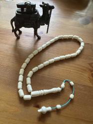 El işçiliği ile özenle hazırlanmış Deve Kemiği Tespih