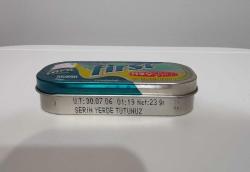 Eski First Metal Sakız Kutusu