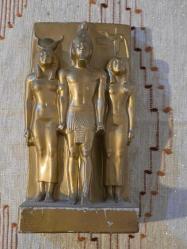 Nadir Antik Mısır Menkaure Üçlüsü Heykeli – Firavun, Hathor ve Kraliçe Altın Antik Eser SERAMİK BİBLO