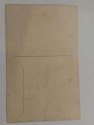 Refet Paşa.. Türk Kurtuluş Savaşı'nın önemli komutanlarından biri olan Refet Bele (Refet Paşa).  Kurtuluş Savaşı'na katılan ilk beş generalden biridir ve Mustafa Kemal Paşa ile birlikte Samsun'a çıkmıştır.  Askerlik kariyerinin yanı sıra, Cumhuriyetin ilk yıllarında İçişleri Bakanlığı ve Milli Savunma Bakanlığı gibi üst düzey görevlerde bulunmuştur.  Fotoğrafta, dönemine özgü kalpağı ve askeri üniformasıyla görülmektedir.