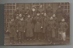 BİRİNCİ DÜNYA SAVAŞI / PÜSKÜLLÜ ŞAPKALI ALMAN ASKERLERİNİN TOPLU FOTOĞRAFI...