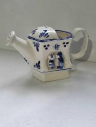 Nadir Delft Mavisi El Boyaması Porselen Sulama Kabı, Öpüşen Erkek ve Kız Çocuk Figürü 9x15 cm