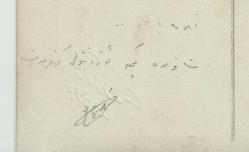 OSMANLICA GOFRE STÜDYO ADI YAZILI OLAN KISA SAÇLI GENÇ KIZ FOTOĞRAFI...