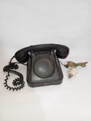 Antika telefon oldukça eskilerden. Yugoslavya imali. bagalit kasa. kırık çatlakları var. sabit hat olmadığı için deneme yapılmadı  Dekorluk olarak resimlerdeki hâliyle satışta  #tdkoleksiyontelefon