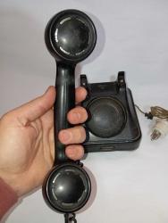 Antika telefon oldukça eskilerden. Yugoslavya imali. bagalit kasa. kırık çatlakları var. sabit hat olmadığı için deneme yapılmadı  Dekorluk olarak resimlerdeki hâliyle satışta  #tdkoleksiyontelefon