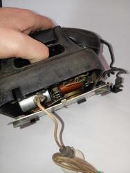 Antika telefon oldukça eskilerden. Yugoslavya imali. bagalit kasa. kırık çatlakları var. sabit hat olmadığı için deneme yapılmadı  Dekorluk olarak resimlerdeki hâliyle satışta  #tdkoleksiyontelefon