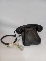 telefon oldukça eskilerden. Yugoslavya imali. bagalit kasa. kırık çatlakları var. sabit hat olmadığı için deneme yapılmadı  Dekorluk olarak resimlerdeki hâliyle satışta  #tdkoleksiyontelefon