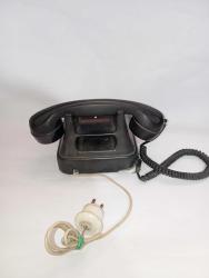 telefon oldukça eskilerden. Yugoslavya imali. bagalit kasa. kırık çatlakları var. sabit hat olmadığı için deneme yapılmadı  Dekorluk olarak resimlerdeki hâliyle satışta  #tdkoleksiyontelefon