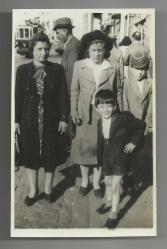 FOTO YILDIZ - İSTANBUL / TRAMVAYLAR VE YOLDA GEZENLER FOTOĞRAF...