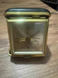 Antika Kurmalı Seyahat Saatleri-Diamond & German Made Koleksiyonluk, Vintage dönemine ait Kurmalı mekanik seyahat saati. Hem dekoratif hem de işlevsel parçalardır. Çalışır durumda