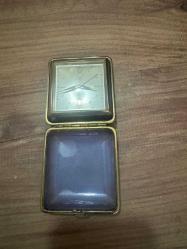 Antika Kurmalı Seyahat Saatleri-Diamond & German Made Koleksiyonluk, Vintage dönemine ait Kurmalı mekanik seyahat saati. Hem dekoratif hem de işlevsel parçalardır. Çalışır durumda