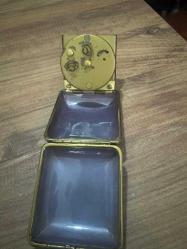 Antika Kurmalı Seyahat Saatleri-Diamond & German Made Koleksiyonluk, Vintage dönemine ait Kurmalı mekanik seyahat saati. Hem dekoratif hem de işlevsel parçalardır. Çalışır durumda