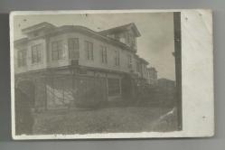 OSMANLICA TABELALARIN OLDUĞU BİR SOKAK FOTOĞRAFI...