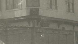 OSMANLICA TABELALARIN OLDUĞU BİR SOKAK FOTOĞRAFI...