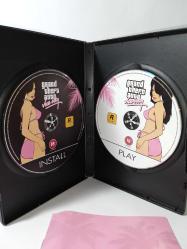 Pc oyun GTA Vice city. Orijinal. Kitapçık mevcut. 2 disk. Kullanıma bağlı çizikler var. Koleksiyonluk
