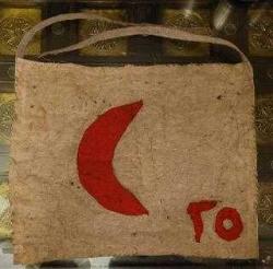 LOT.5 » ESKİLERDEN EL DİKİŞİ HİLALİ AHMER FLAMASI. MÜHÜRLÜ. KOLEKSİYONLUK.