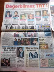 Gölge Adam 7 Gün 7 Gece Gazetesi - Turkish Newspaper - 16 23 Şubat 1988 - TRT'den de sorumlu devlet bakanı Adnan Kahveci'nin ilginç açıklaması televizyonu bana değil milyonlara sorun - kültür bakanı Melina Mercuri'nin konuğu olarak Yunanistan'a davet edilen Ancelo Davos'un ilk meyvesini yiyecek Fotoğrafı - Türkan Şoray'ın keyfi yerine geldi Fotoğrafı - Tarık Akan'ın sevinci neden kısa sürdü - Kemal Sunal'ın yeni tutkusu at yarışları Fotoğrafı - İbrahim Tatlıses yine mahkemede - eski kurtlar İzzet Günay Ediz Hun Göksel Arsoy Ekrem Bora ve Sadri Alışık buluştu Fotoğrafı - değerbilmez TRT - Uğur Dündar şerefime içildi ve atıldım - Müjdat Gezen yasaklar yasal değildir - TV'de aile saltanatı - Levent Kırca Oya Başar fotoğraf - Nevra Metin Serezli Fotoğrafı - selamsız bandosu filmi başrolde Şener Şen - kadının adı yok filminin başarılı oyuncusu Hale Soygazi Fotoğrafı - İstanbul'u satıyorum tiyatro oyunu Ferhan Şensoy Münir Özkul - Ünlü kadın yazarımız Pınar Kür'le - Michael Jackson AIDS mi