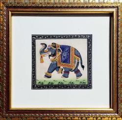 Hindistan, Zengin İşlemeli Asya Filini Tasvir Eden Varak Çerçeveli Tablo, Evinize Egzotik ve Sanatsal Bir Dokunuş Katmak İçin Mükemmeldir. Çok İyi Durumda. Kağıt Üzeri Suluboya ve Guaj. 1970-1980'ler.