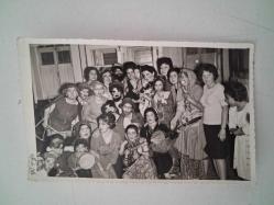 '' 5 Ocak 1963, Nihal Hocamızla Toplu halde ..., ... '' notlu Siyah Beyaz Okul Fotoğrafı - 13.5/8.5 cm. ( Naciye Sıper)
