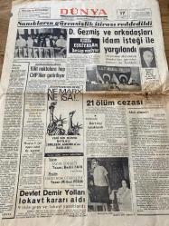DÜNYA GAZETESİ - DOĞUM GÜNÜ HEDİYESİ (TURKISH NEWSPAPPER) - 17 TEMMUZ 1971 -  SADECE DÖRT SAYFADIR -Deniz Gezmiş-Jean François Revel-Bedii Faik-Mithat Perin-Cemil Sena-Necdet Kurdakul-Naim Buluç-Falih Rıfkı Atay-Sanıkların güvensizlik itirazı reddedildi-D Gezmiş ve arkadaşları idam isteği ile yargılandı-Kızıl eşkıyalar hesap veriyor-Sıkıyönetim Mahkemesi İstanbul dan getirilen Keskin i de tutukladı-Anayasa Tasarısı Meclise ve Millete gönderildi-Kilit noktalara hep CHP liler getiriliyor-Demirel ve Gülez için soruşturma yapılmayacak-Nixon un K Çin i ziyaret haberi ilgi uyandırdı-Ne Marx ne İsa-Yeni bir dünya ihtilali Birleşik Amerika da başladı-21 ölüm cezası-Dört kişi tutuklandı-Akıl almaz-Devlet Demir Yolları lokavt kararı aldı-9 ilde grev ve lokavt yasaklandı-Güzel yurdumuz-D Gezmiş ve arkadaşları idam isteği ile yargılandı-Devlet Demir Yolları-Dışarıdan-Köylerde yangın-Anayasa tasarısı-Nixon-Beşiktaş ta dün sezonu açtı-Dinko Göztepe antrenörü oldu-Osman da mukavele imzaladı-F Bahçeni