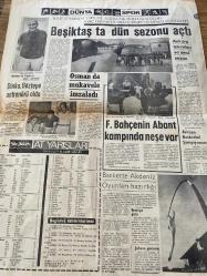 DÜNYA GAZETESİ - DOĞUM GÜNÜ HEDİYESİ (TURKISH NEWSPAPPER) - 17 TEMMUZ 1971 -  SADECE DÖRT SAYFADIR -Deniz Gezmiş-Jean François Revel-Bedii Faik-Mithat Perin-Cemil Sena-Necdet Kurdakul-Naim Buluç-Falih Rıfkı Atay-Sanıkların güvensizlik itirazı reddedildi-D Gezmiş ve arkadaşları idam isteği ile yargılandı-Kızıl eşkıyalar hesap veriyor-Sıkıyönetim Mahkemesi İstanbul dan getirilen Keskin i de tutukladı-Anayasa Tasarısı Meclise ve Millete gönderildi-Kilit noktalara hep CHP liler getiriliyor-Demirel ve Gülez için soruşturma yapılmayacak-Nixon un K Çin i ziyaret haberi ilgi uyandırdı-Ne Marx ne İsa-Yeni bir dünya ihtilali Birleşik Amerika da başladı-21 ölüm cezası-Dört kişi tutuklandı-Akıl almaz-Devlet Demir Yolları lokavt kararı aldı-9 ilde grev ve lokavt yasaklandı-Güzel yurdumuz-D Gezmiş ve arkadaşları idam isteği ile yargılandı-Devlet Demir Yolları-Dışarıdan-Köylerde yangın-Anayasa tasarısı-Nixon-Beşiktaş ta dün sezonu açtı-Dinko Göztepe antrenörü oldu-Osman da mukavele imzaladı-F Bahçeni