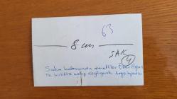 SES SANATÇISI ve ORKESTRA ŞEFİ ÖMER AYSAN'IN ORİJİNAL FOTOĞRAFI  - 14 x 9 cm EBADINDA - ÖMER AYSAN, SEKA BALOSUNDA DAVETLİ SANATÇI DOSTLARIYLA BİRLİKTE SAHNE ALIRKEN ÇEKİLMİŞ BİR KARE