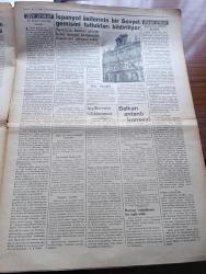 Ulus Gazetesi - Turkish Newspaper - 14 Şubat 1937 - Türk kadını başmakale - sancakta tahrikat yapılıyor - istiklali çekemeyenler Araplar tarafından ihtilal çıkarılmasına çalışıyor - İngiltere'nin silahlanması Almanya'da büyük bir heyecan uyandırdı - Cumhuriyet rejiminde inhisarlar idaresinin başarıları yazan Ali Rana Tarhan - Balkan Antantı Konseyi Dr. Tevfik Rüştü Aras Atina'ya hareket etti - Akdeniz'de Türkiye'nin nüfusu - atina'daki kitap resim sergimiz büyük alaka gördü Fotoğrafı - ipekli kadın çorapları ekonomi bakanlığı normlarını tespit etti - Maraş kurtuluşu Hasan Reşit Tankut'un halkevinde verdiği söylev - arkeoloji enstitüsü talebeleri Kayseri'ye gidiyorlar - İspanyol asilerinin bir Sovyet gemisini tuttukları bildiriliyor - Bir kitabın çıkardığı mesele yazan Ahmet Şükrü Esmer - Ankaragücü Gençlerbirliği karşılaşması geride kaldı - Mussolini trablus'a gidecek - İngiltere'de çıkan gazetelerin gündelik masrafları ve varidatı - Çengel kitabı çeviren Nurettin Artam Yazı Dizisi