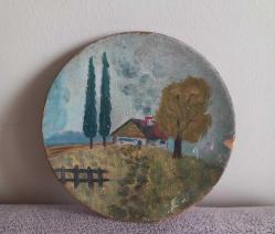 EL YAPIMI AHŞAP TABAK İÇİNDE EL YAPIMI YAĞLIBOYA TABLO. 1966 TARİHLİ.  TABAĞIN KENARINDA UFAK BİR ATIK VAR. FOTOĞRAFTA GÖRÜLDÜĞÜ GİBİ. RESAM ARKASINA İMZA VE NOT DÜŞMÜŞ.  KOLEKSİYONLUK NADİR BİR ESER